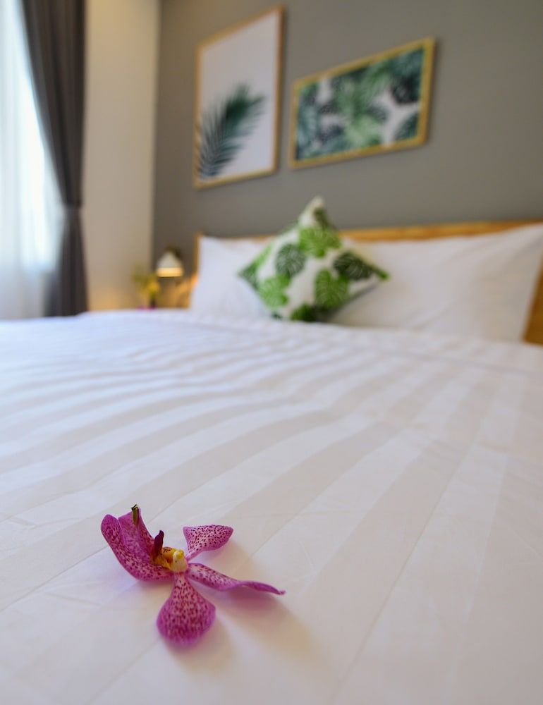 Deluxe Room, 1 King Bed, River View