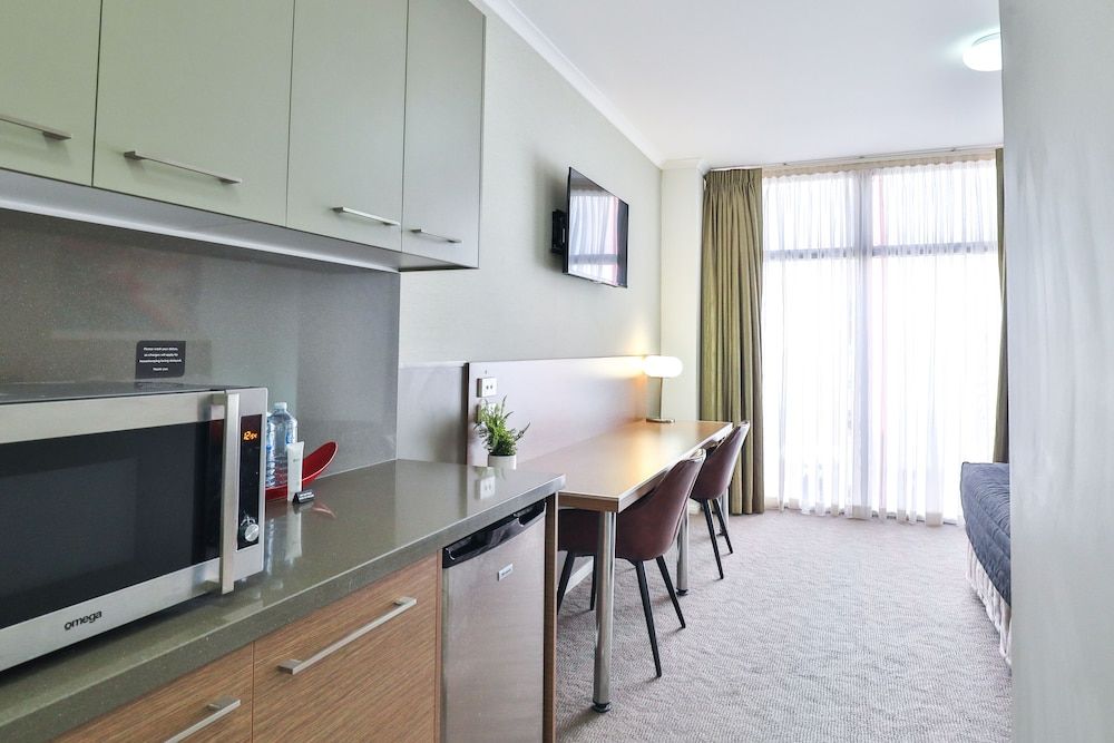 Indulge Apartments - Ontario Studio (Ontario) 5