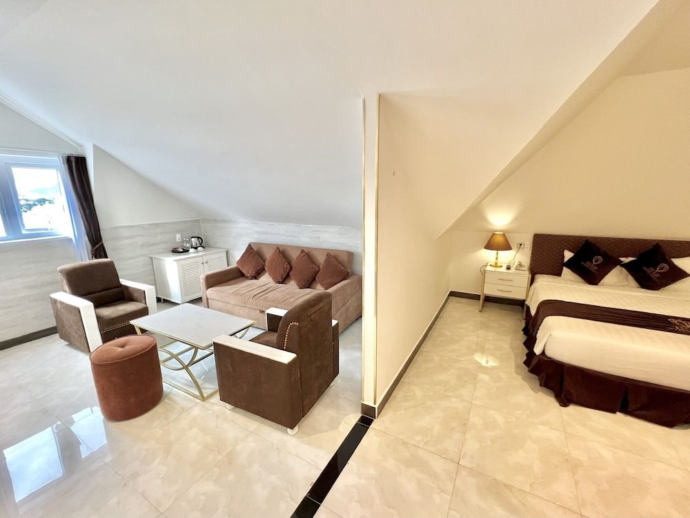 undefined Tulip City View 3