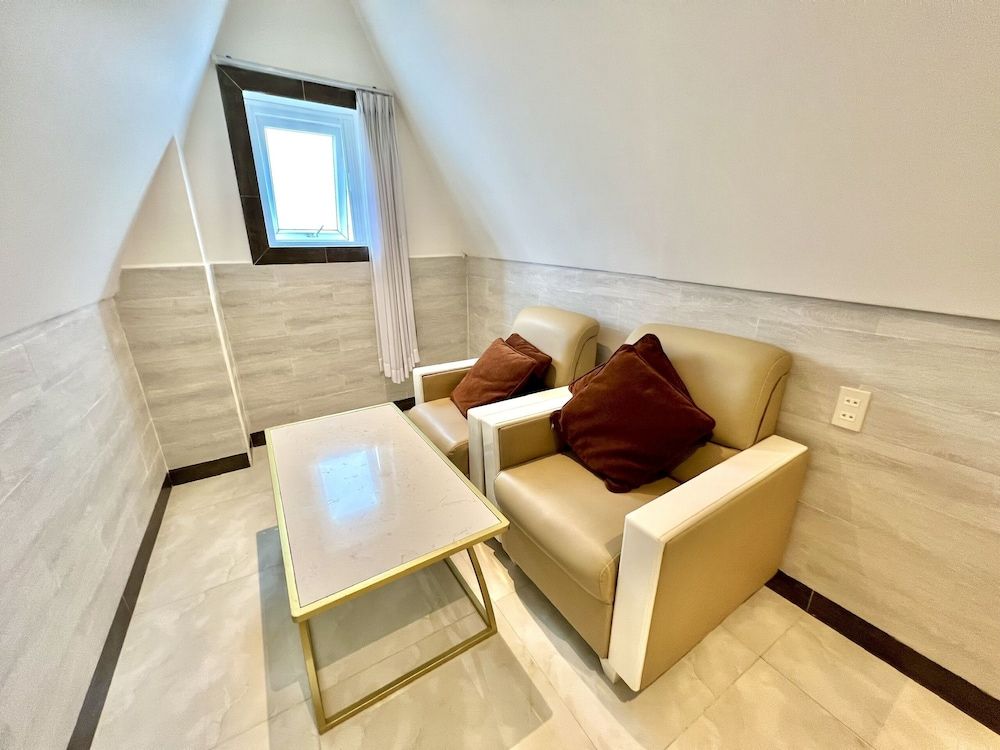 undefined Tulip City View 10