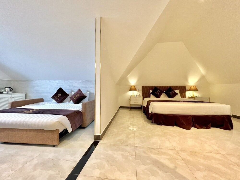 undefined Tulip City View 10