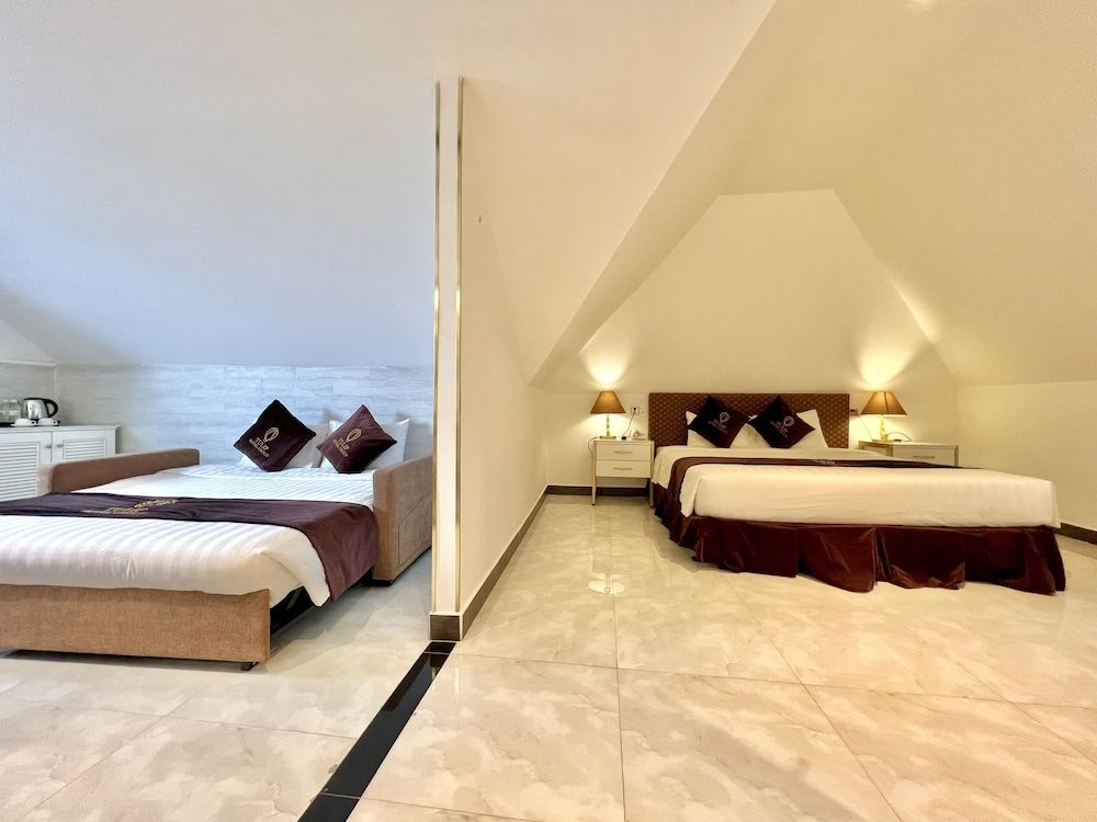 undefined Tulip City View 4