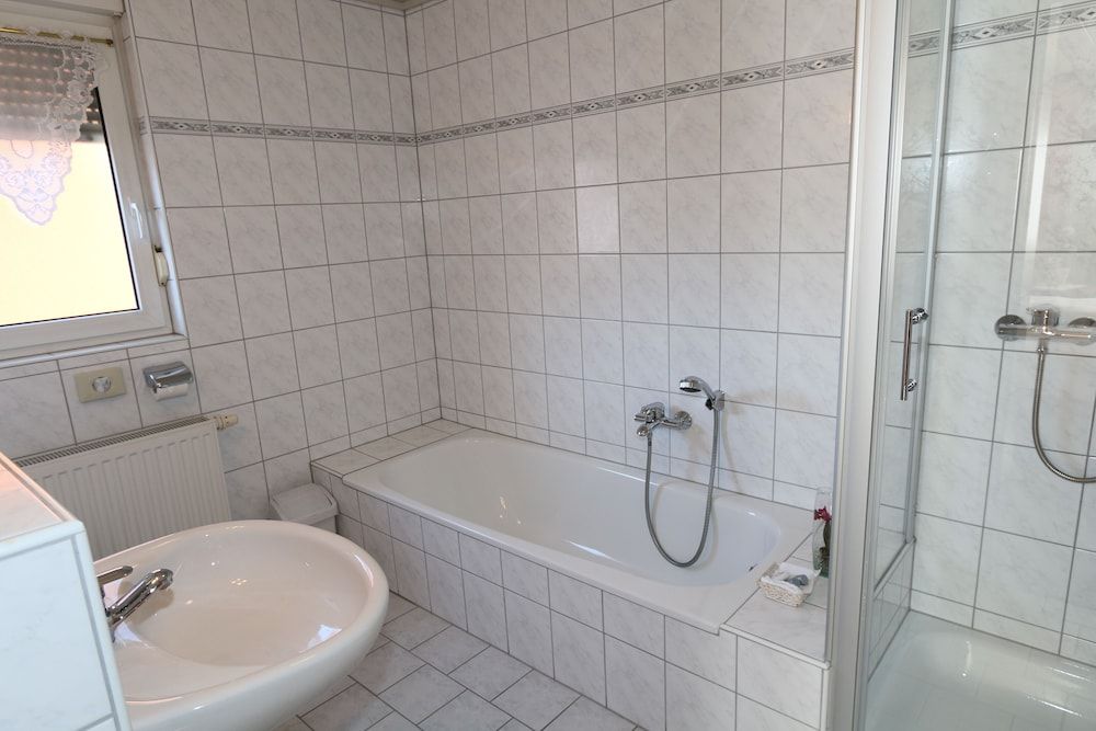 Hotel Harbauer Comfort Double or Twin Room, 1 King Bed, Canal View 9