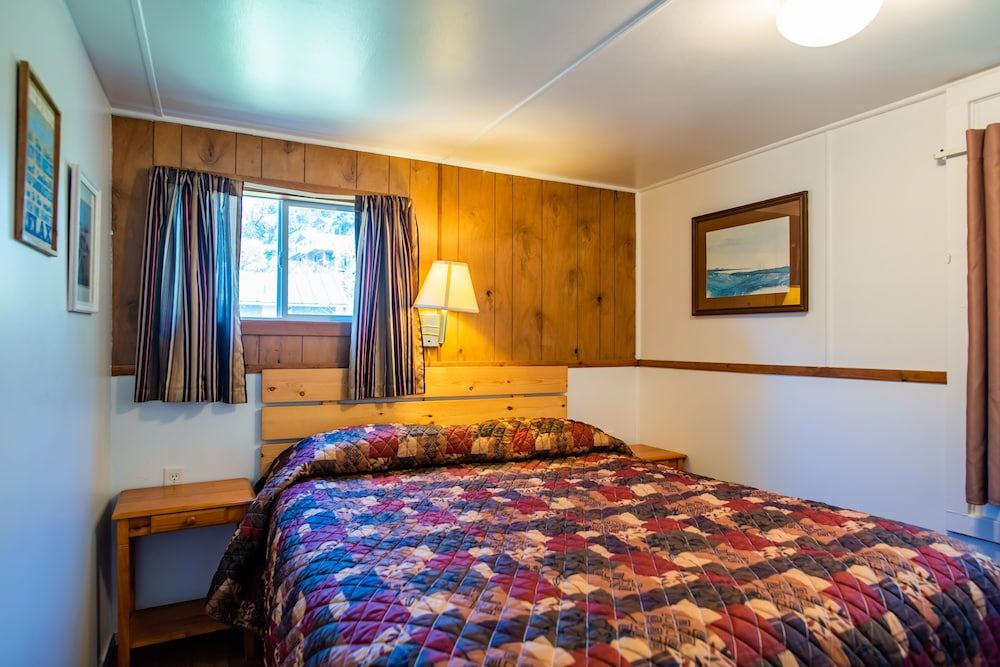 Oceanside Ocean Front Cabins One Bedroom Cabin, Kitchen, Ocean View