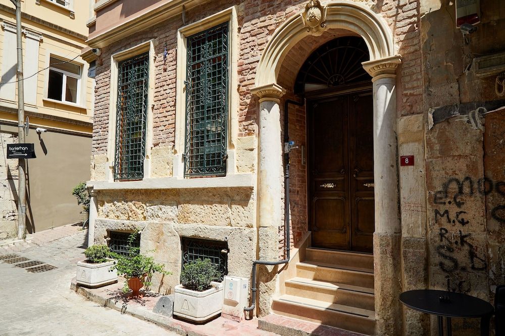 undefined No 8 Galata 7