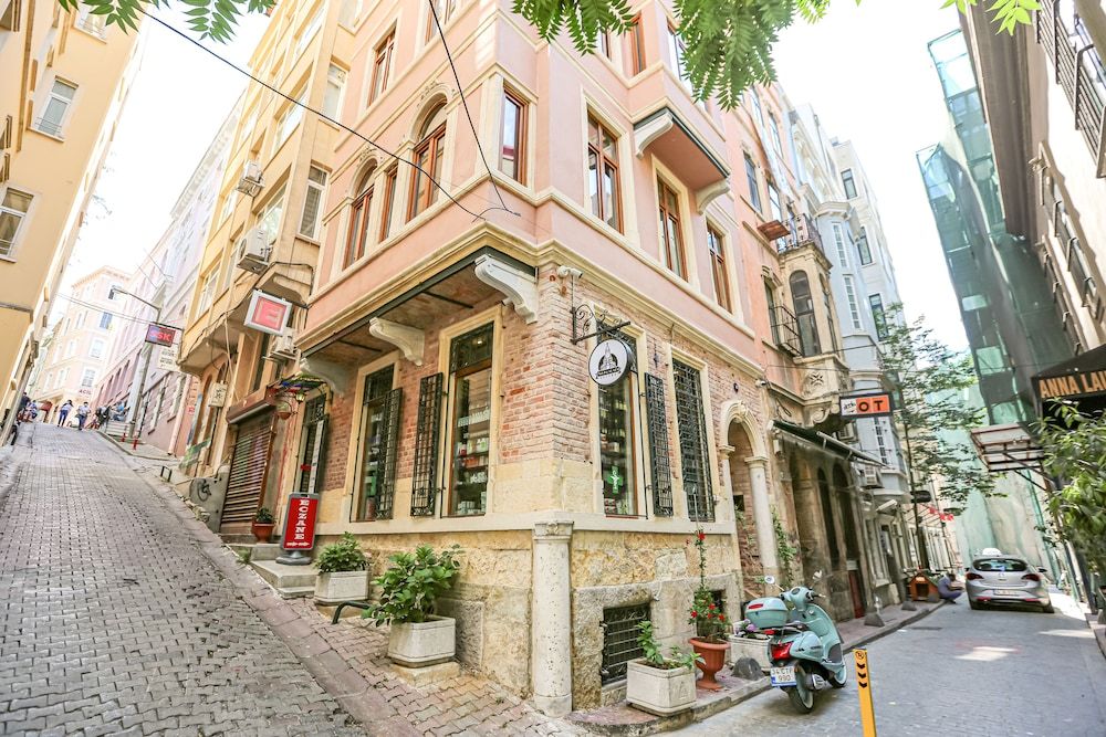 undefined No 8 Galata 9