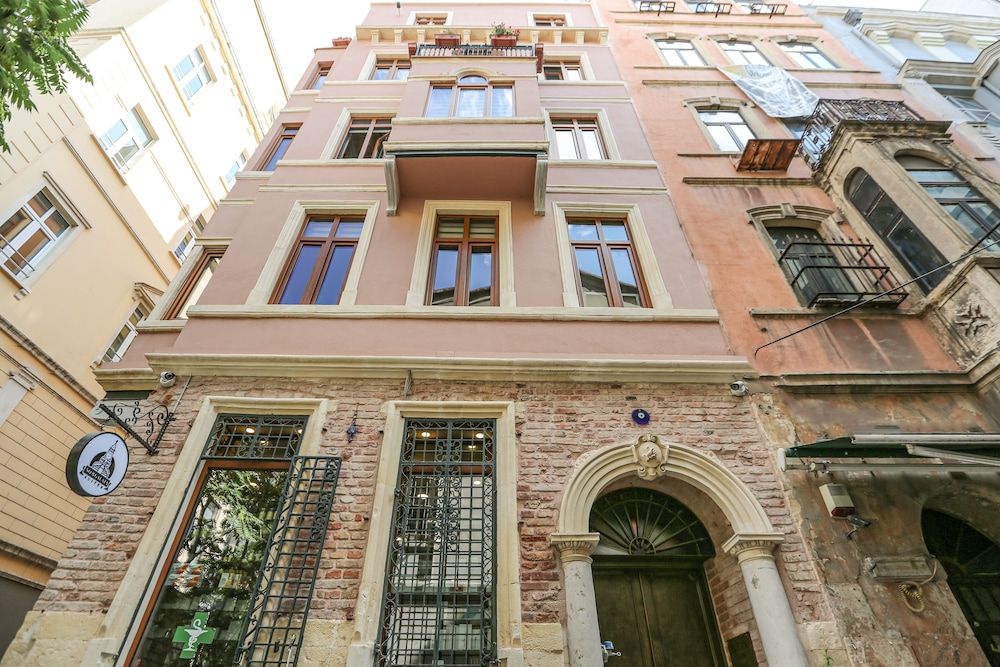 undefined No 8 Galata 6