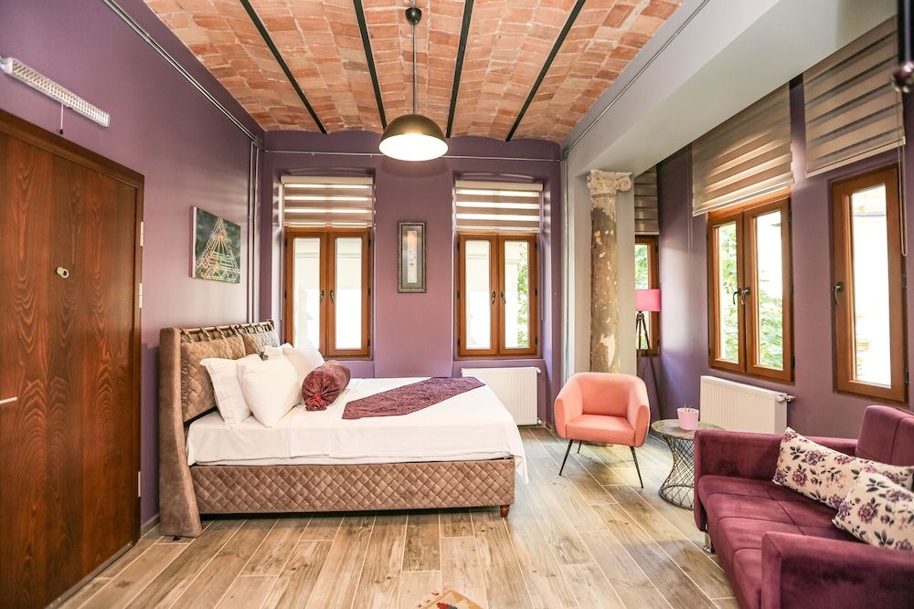 undefined No 8 Galata 5