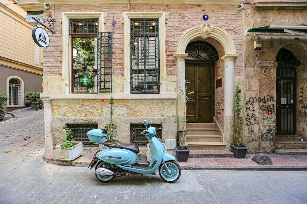 undefined No 8 Galata 8