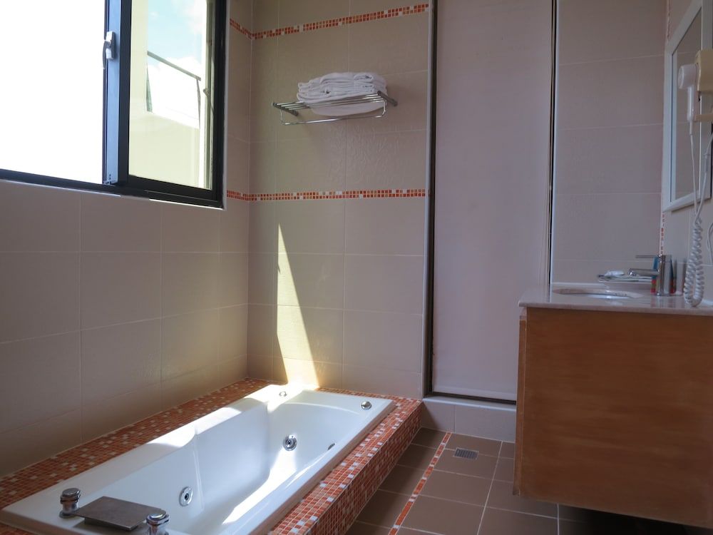 Tan Hui Hotel Deluxe Quadruple Room, 2 Double Beds, Non Smoking 7