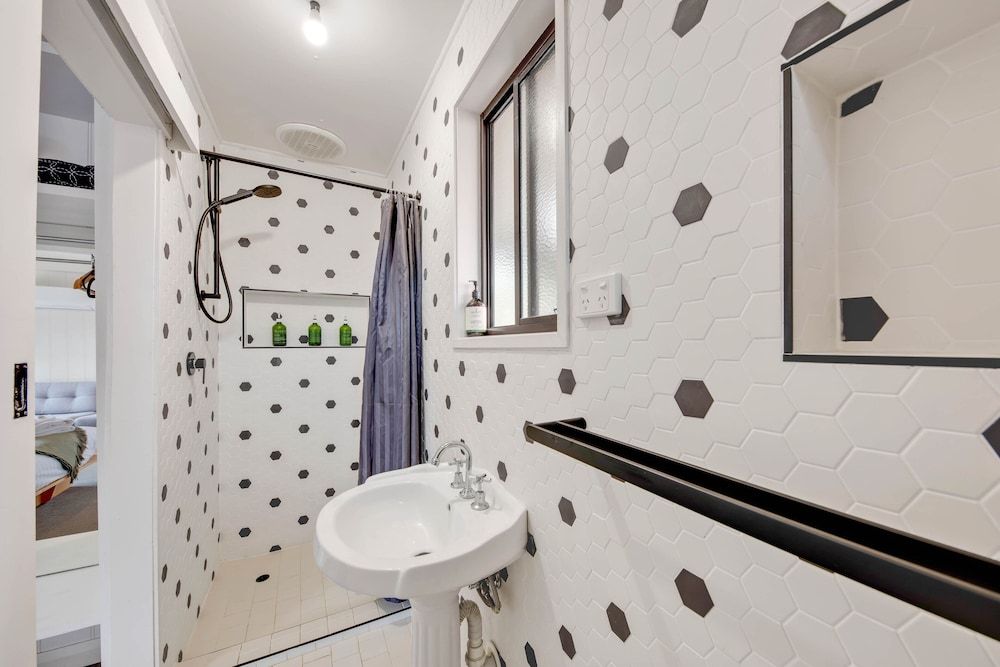 Bright Velo Economy Room 4