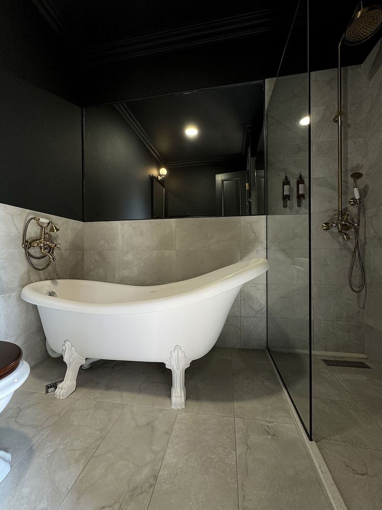Unfound Door Luxury Double or Twin Room, Balcony 8
