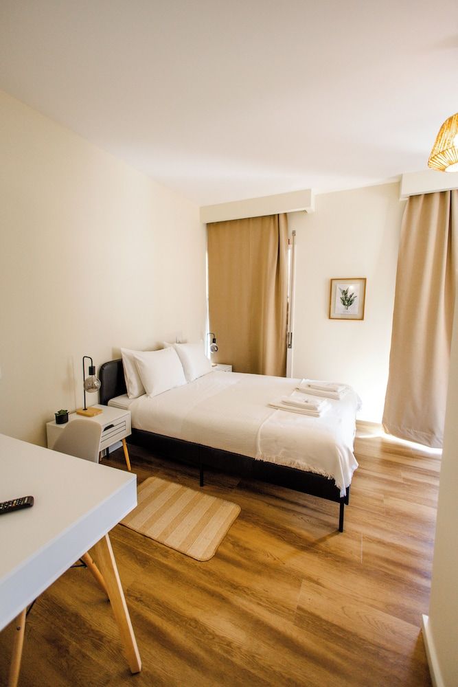 Double Room, private bathroom (Rua 21)