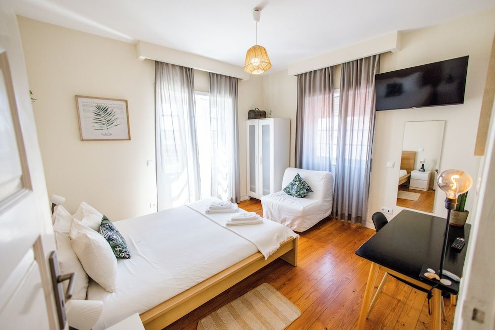 Green Coast Surfhouse Double Room, Private Bathroom (Rua 4)