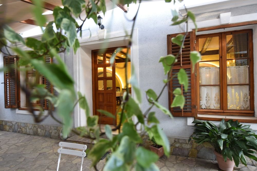 undefined Rose Garden Hotel 7
