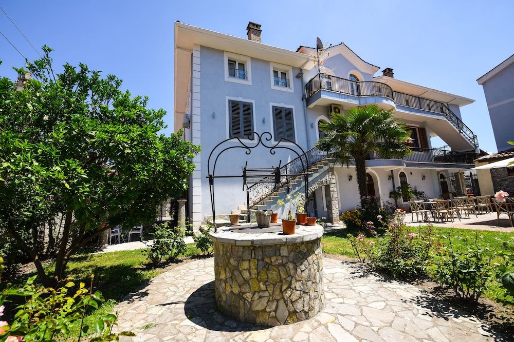 undefined Rose Garden Hotel 6