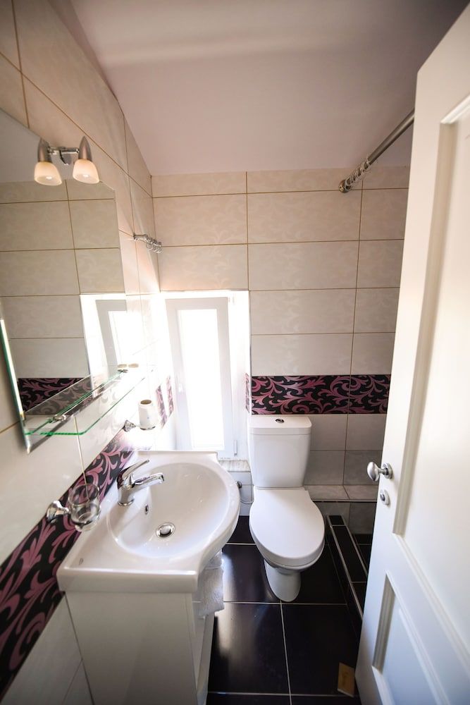 Rose Garden Hotel Standard Double Room 3