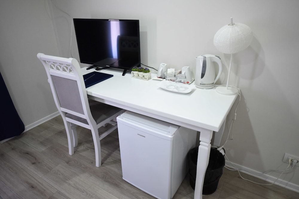 Rose Garden Hotel Standard Double Room 2