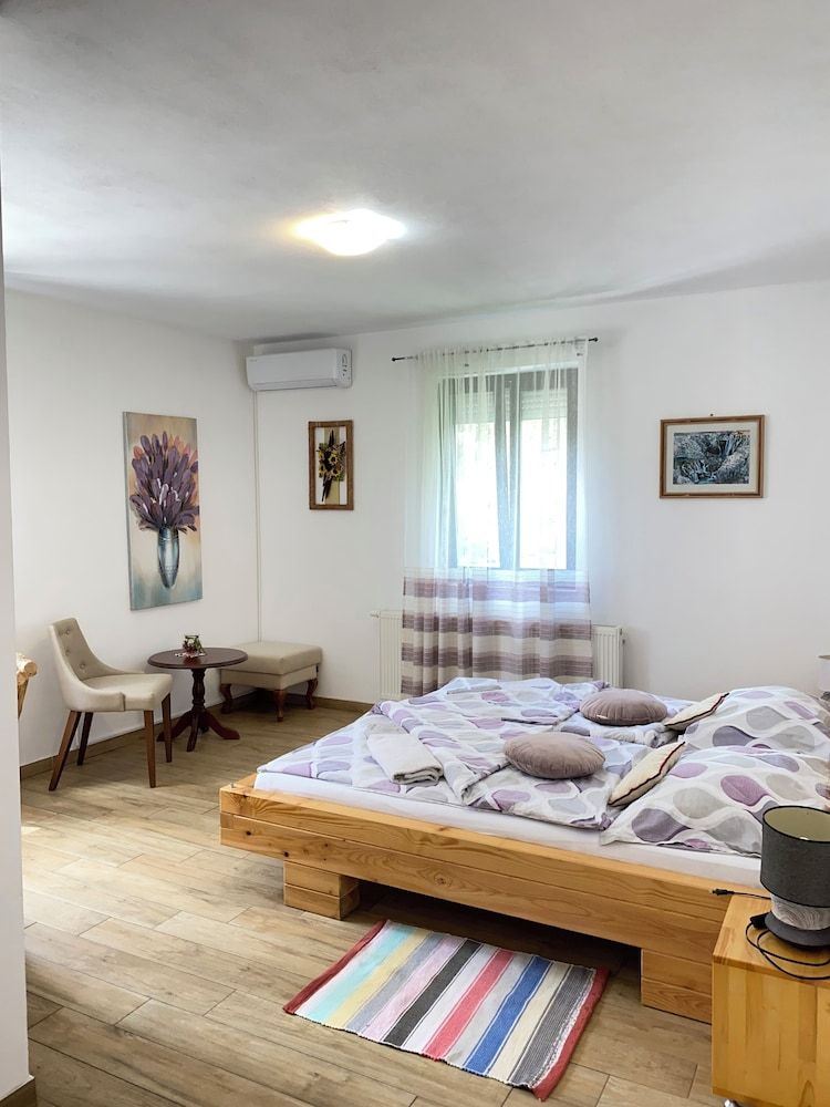 House Maka Deluxe Double Room 12