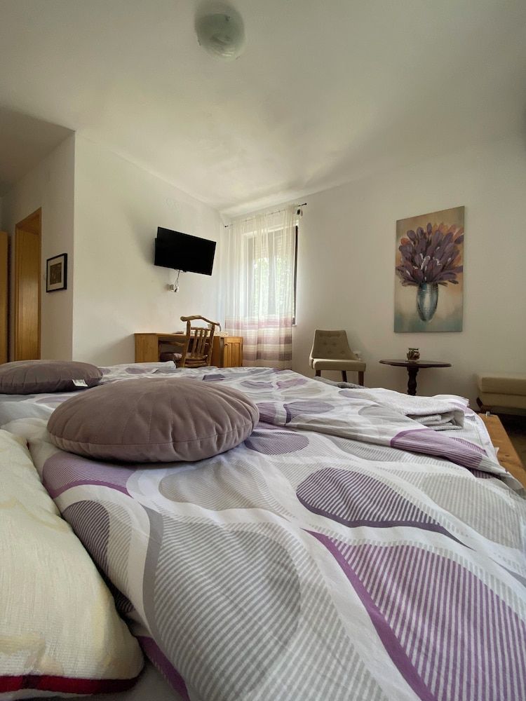 House Maka Deluxe Double Room 10