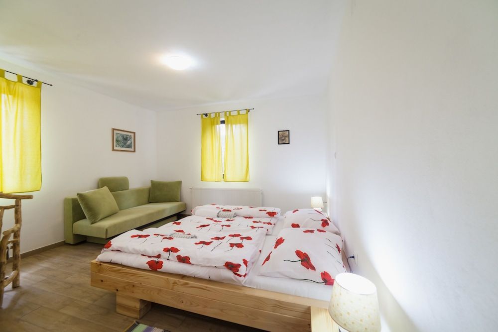 House Maka Deluxe Double Room 4