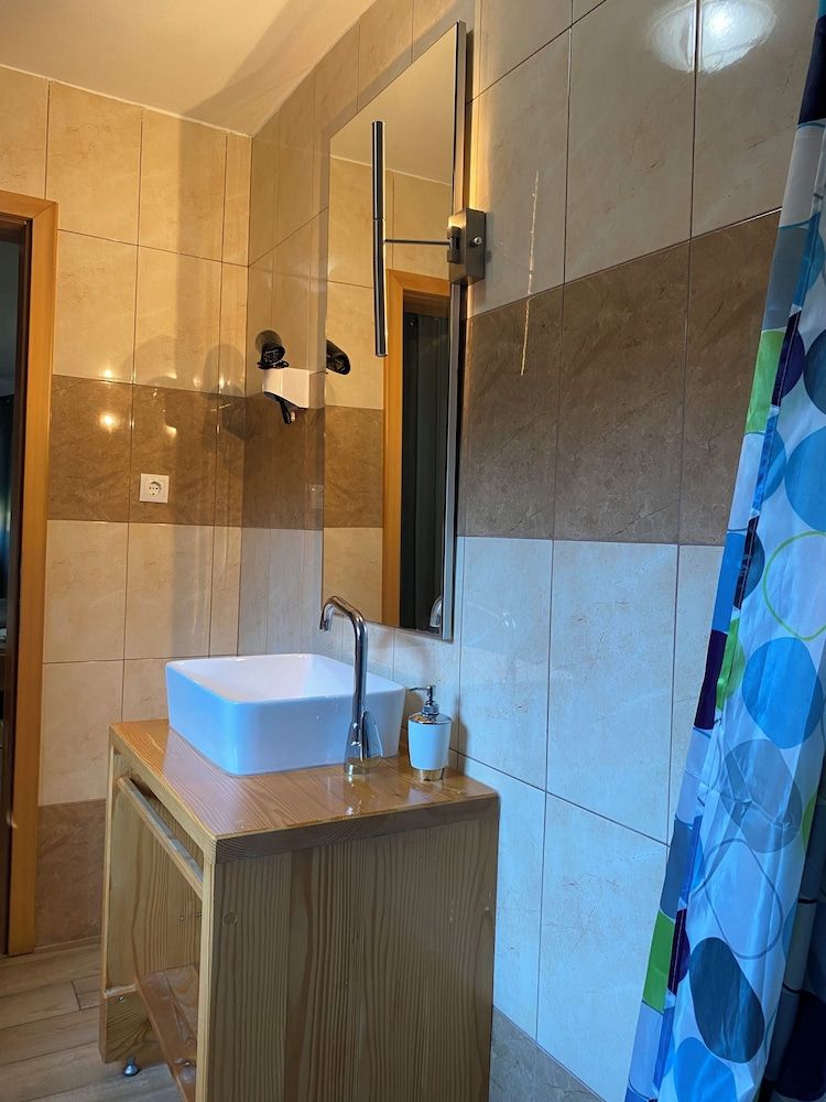 House Maka Deluxe Double Room 24