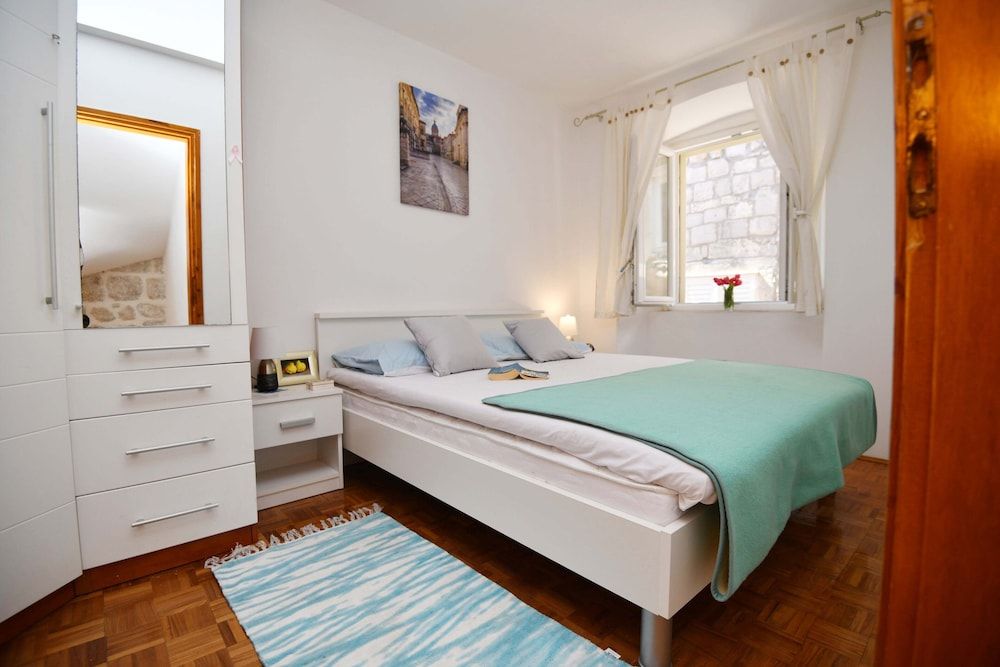 undefined Apartments Mila 5