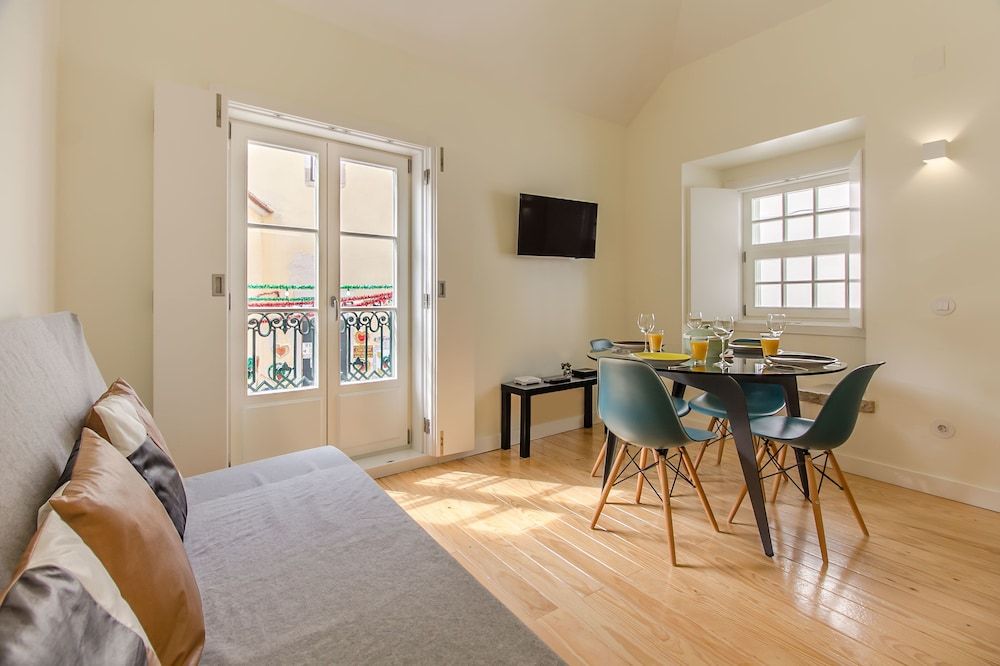 Design Apartment in Typical Alfama Apartment, 2 Bedrooms 16