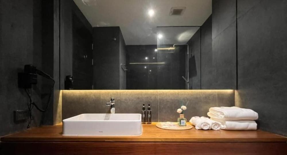 The Nhorm Hotel Ratchada Deluxe Double Room 13