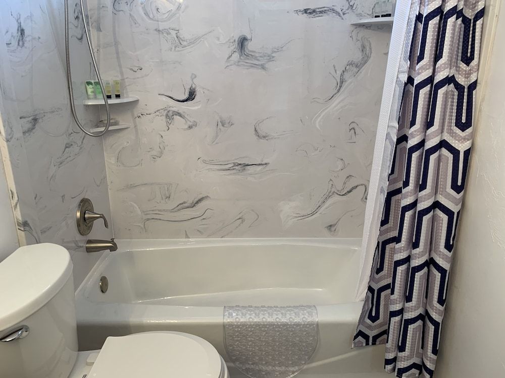 Kingston East Business Apartment, 2 Bedrooms, Kitchen (Manchester Manor) 3