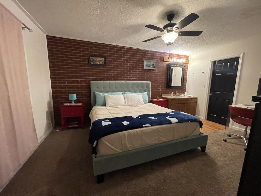 Kingston East Business Apartment, 2 Bedrooms, Kitchen (The Diamond) 8