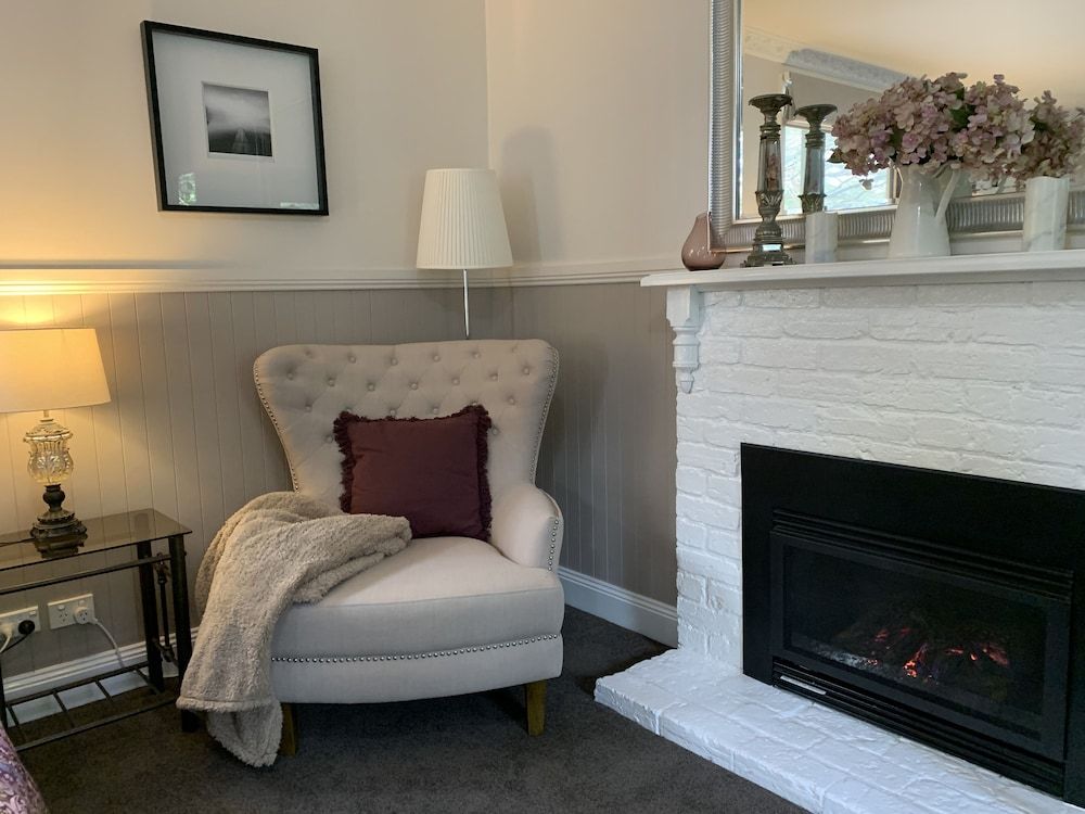 Clarendon Cottages Romantic Cottage, 1 Queen Bed, Garden View 7