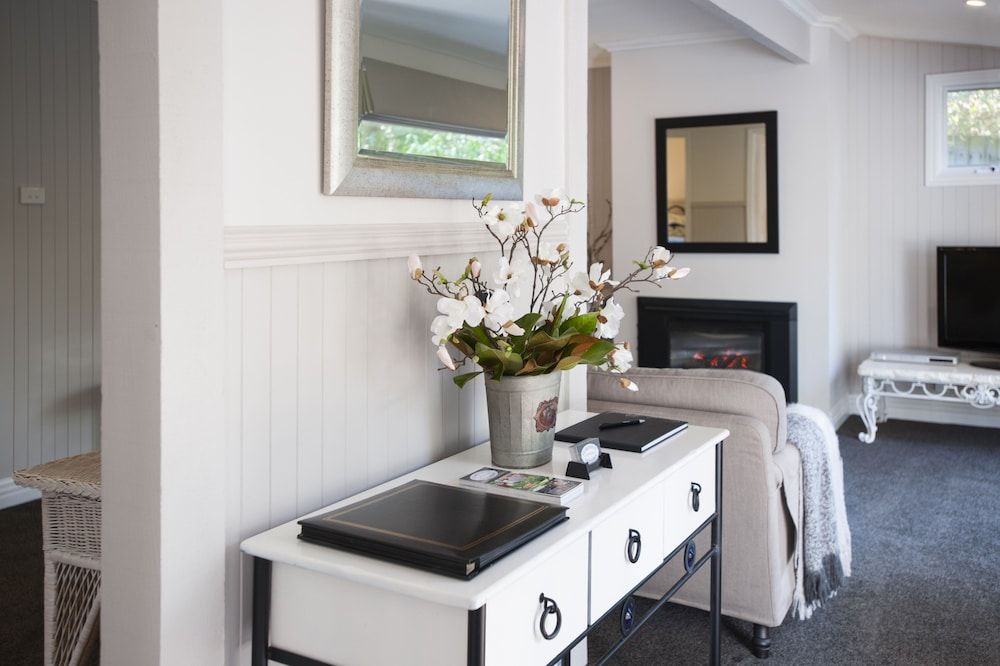 Clarendon Cottages Deluxe Cottage, 2 Queen Beds, Garden View 5