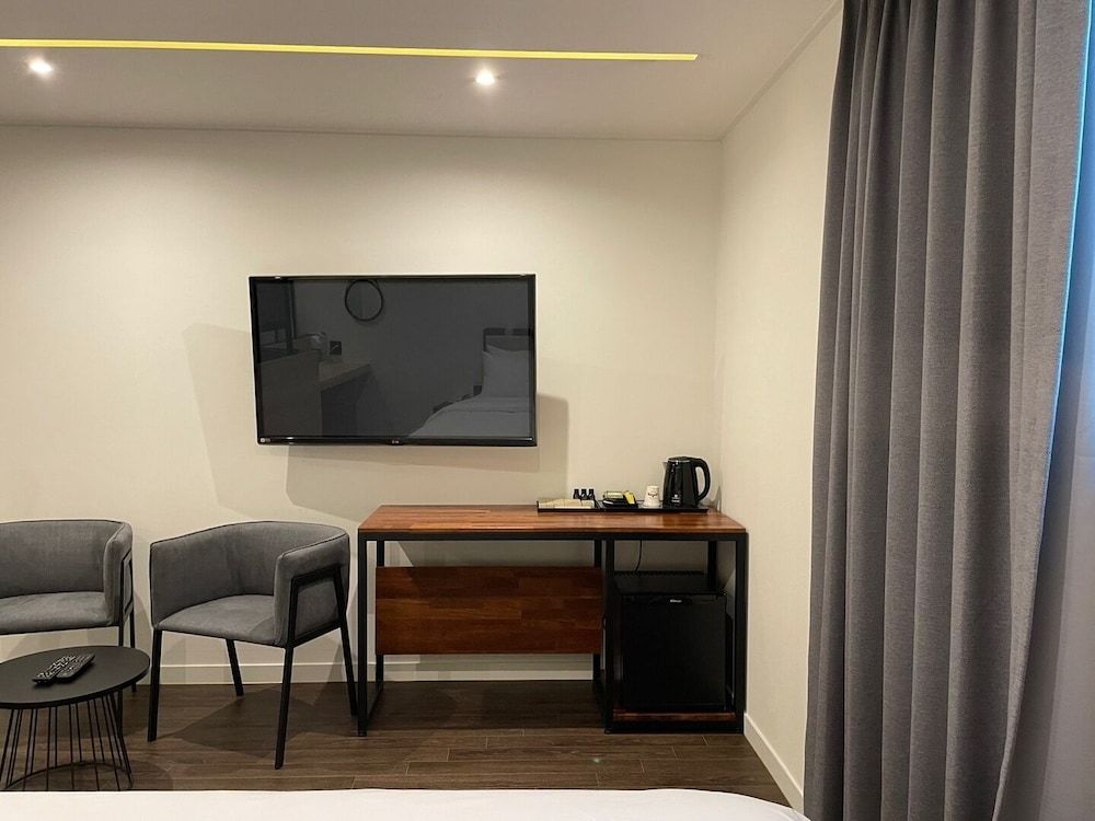 undefined Hotel Quartz 10