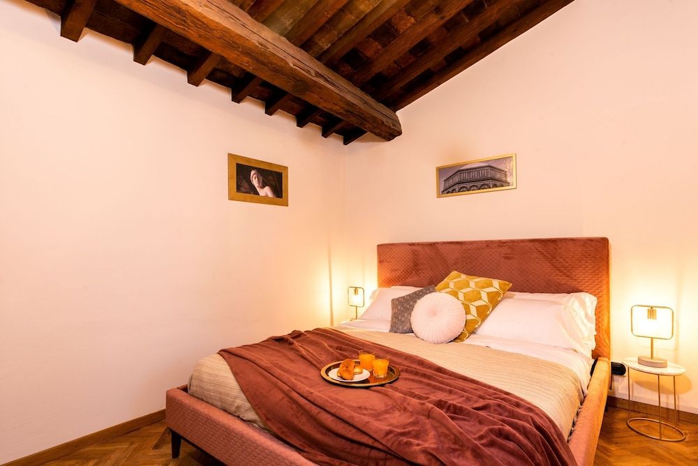 undefined Elegant and historic 3-Bedroom in city center 6