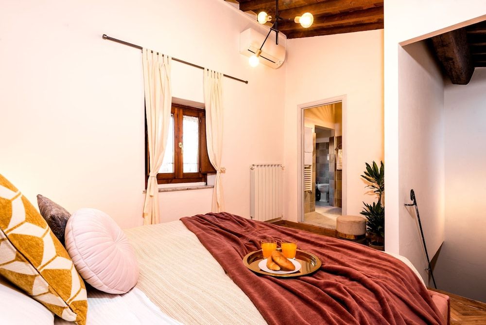 undefined Elegant and historic 3-Bedroom in city center 10