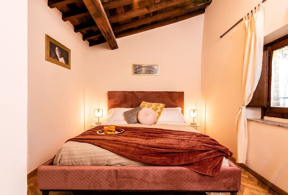 undefined Elegant and historic 3-Bedroom in city center 5