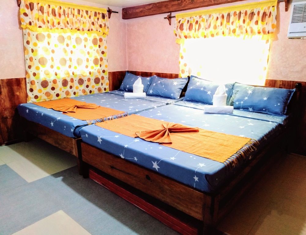 Blue Lagoon Inn and Restaurant Family Room (good for 8) 4