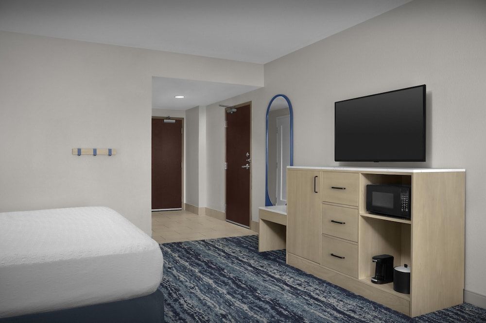 undefined Hampton Inn & Suites Ocean City/Bayfront-Convention Center 10