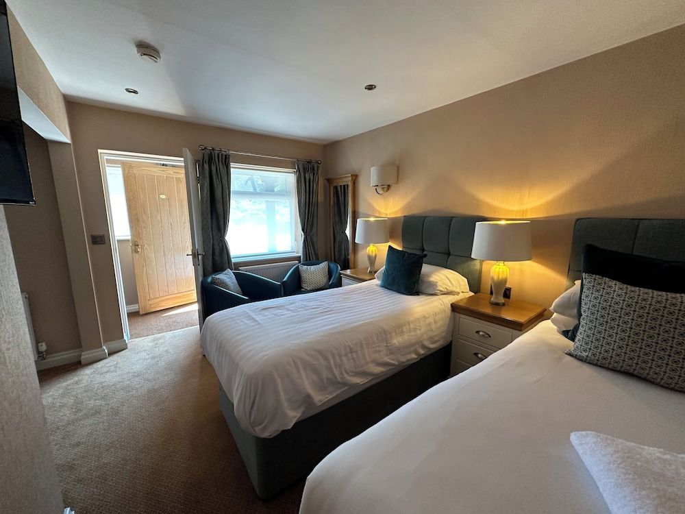 Deluxe Triple Room, Multiple Beds, Bathtub