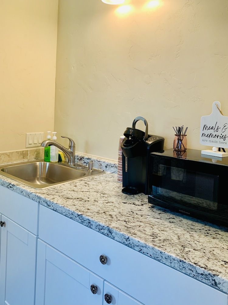 Chateau Coralini Family Studio, Multiple Beds, Patio 4