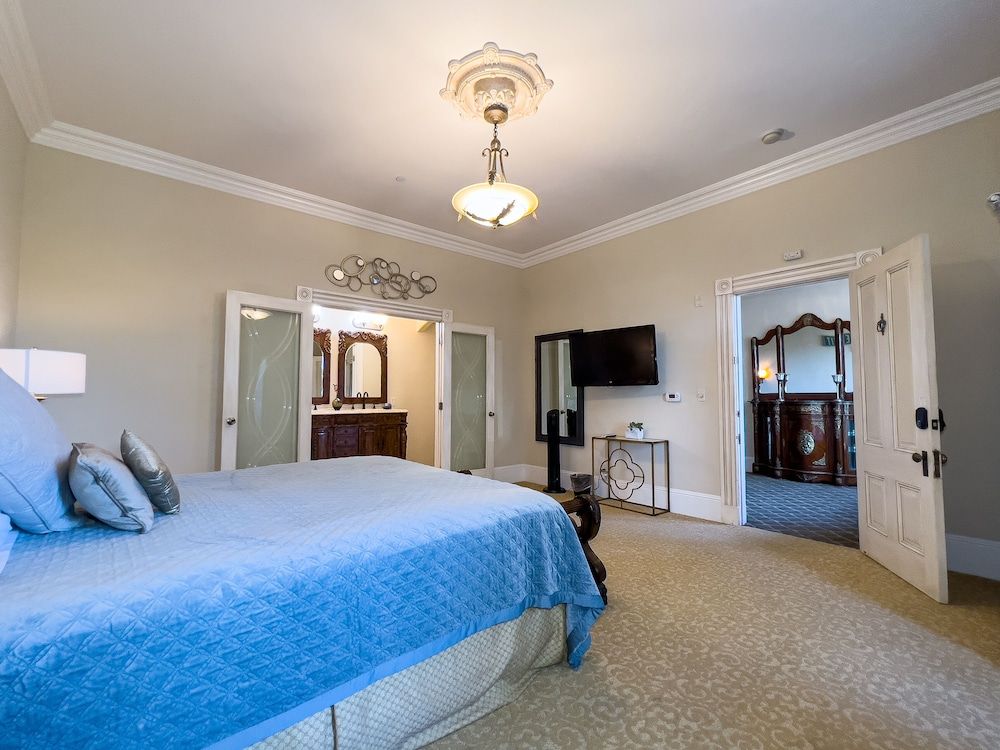 Chateau Coralini Superior Room 4