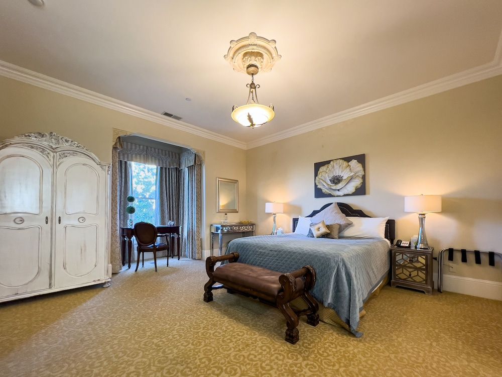 Chateau Coralini Superior Room 5