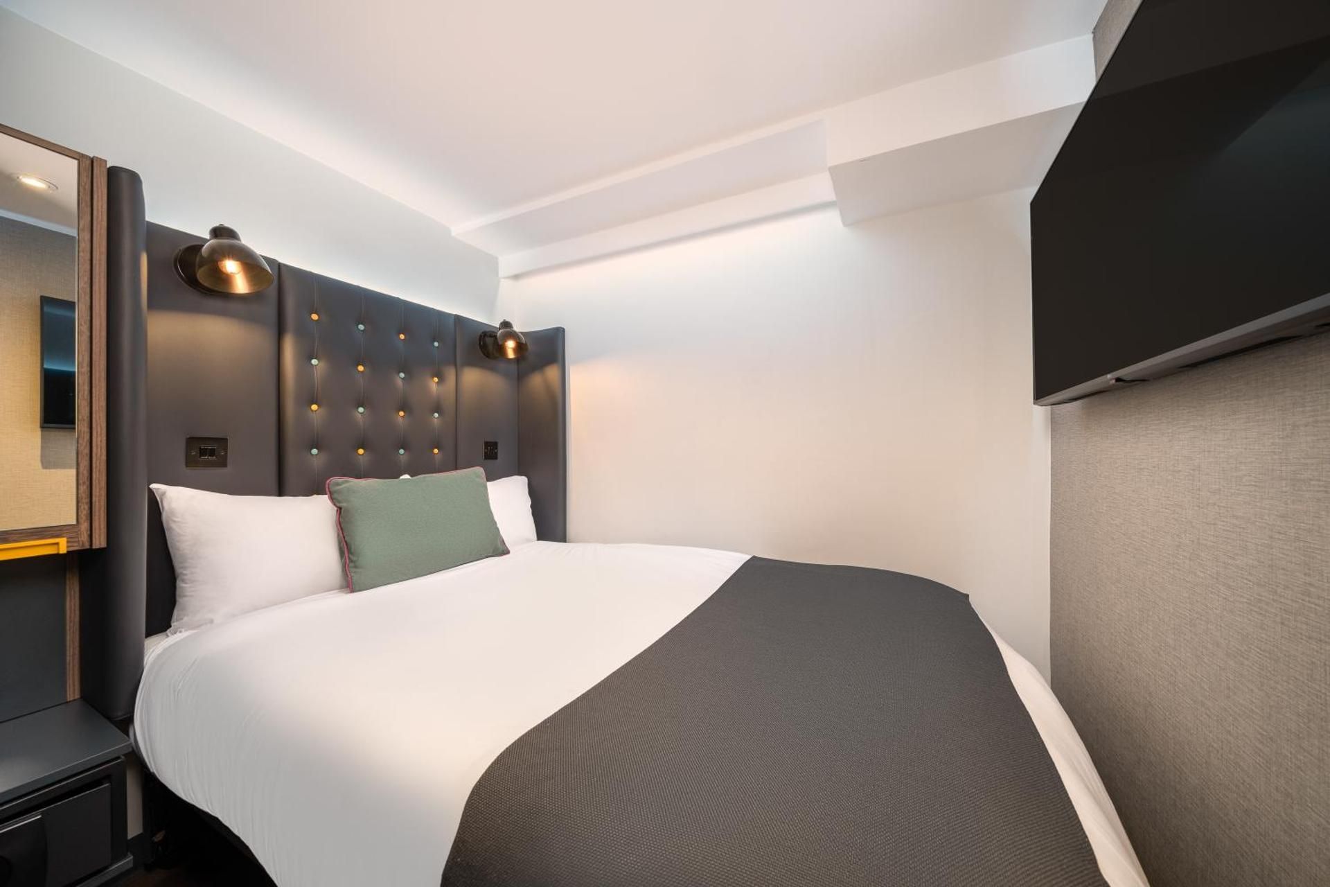 Point A London Kings Cross - St Pancras Double Room No Window 2