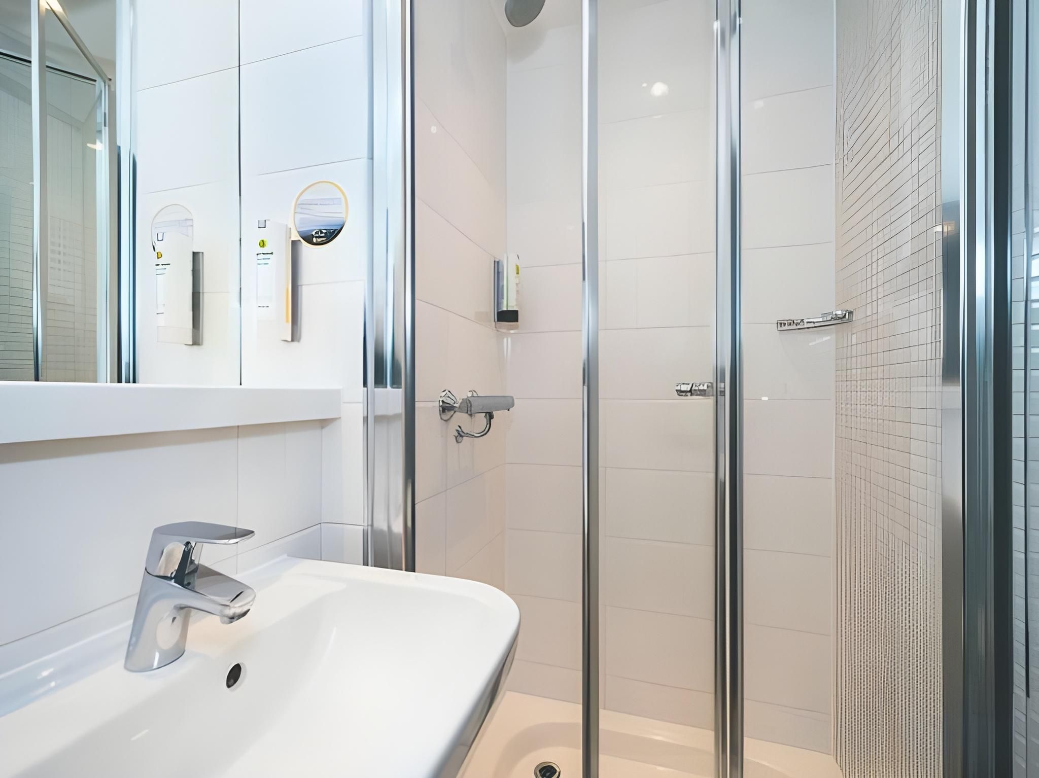 Point A Hotel London Kings Cross – St Pancras Double Room No Window 3