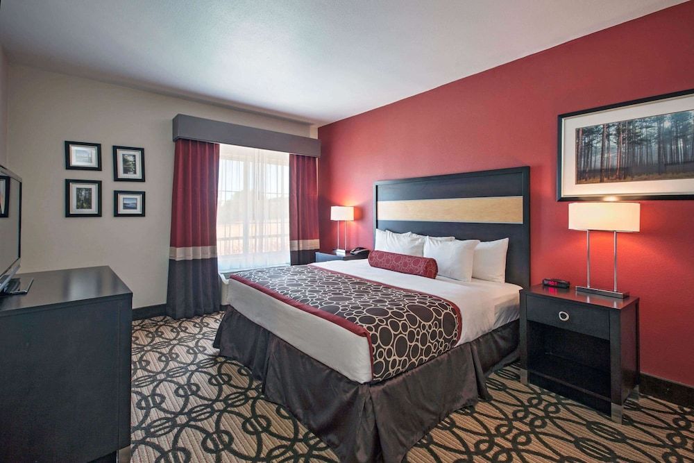 Deluxe Suite, 1 King Bed, Accessible, Non Smoking (Mobility Accessible)