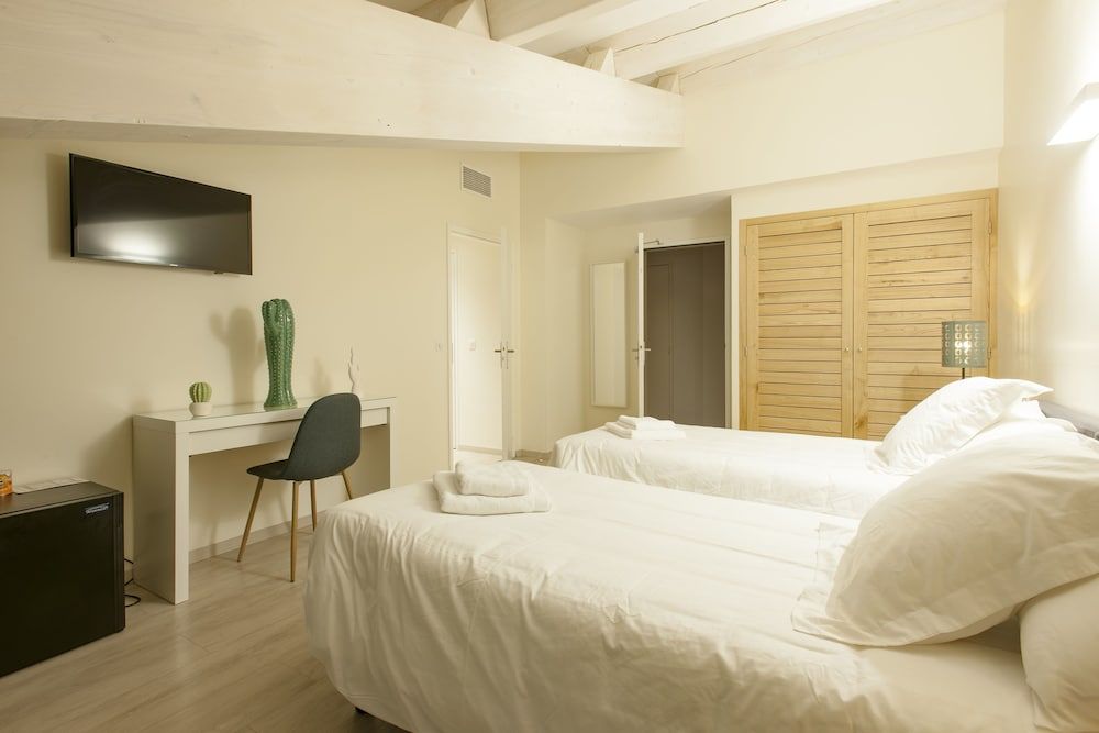 Hotel restaurant des Maures Family Room 2