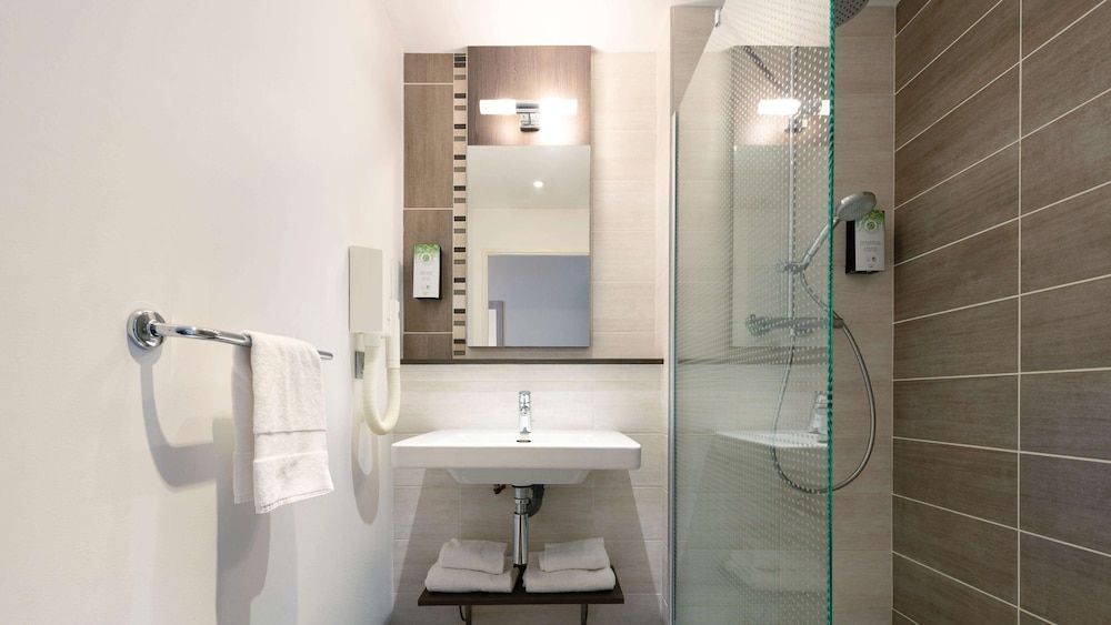 Hotel Campanile Metz Nord - Talange Standard Room, 1 Queen Bed 8