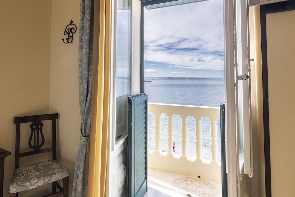 B&B La Riviera Superior Triple Room, Sea View 3