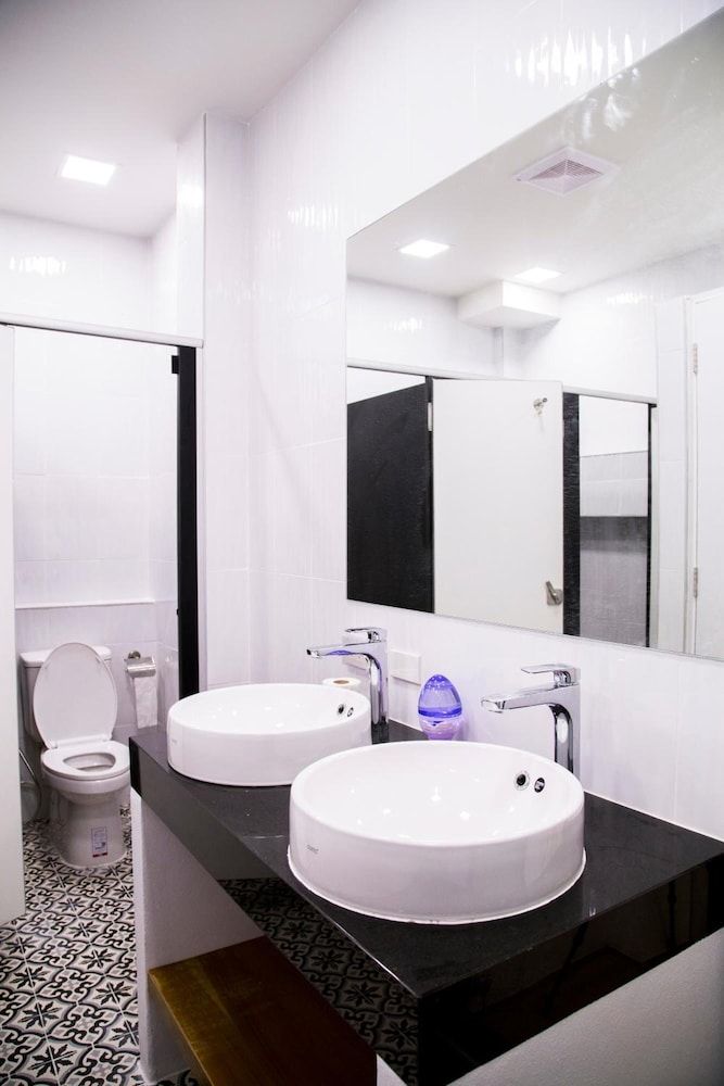 Phukhao Hostel 10-Bed Male Dormitory 8